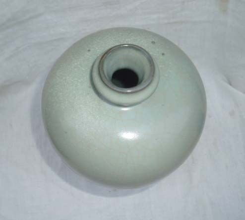 Song dynasty Ru kiln vase with a small mouth. Such kind of vase is