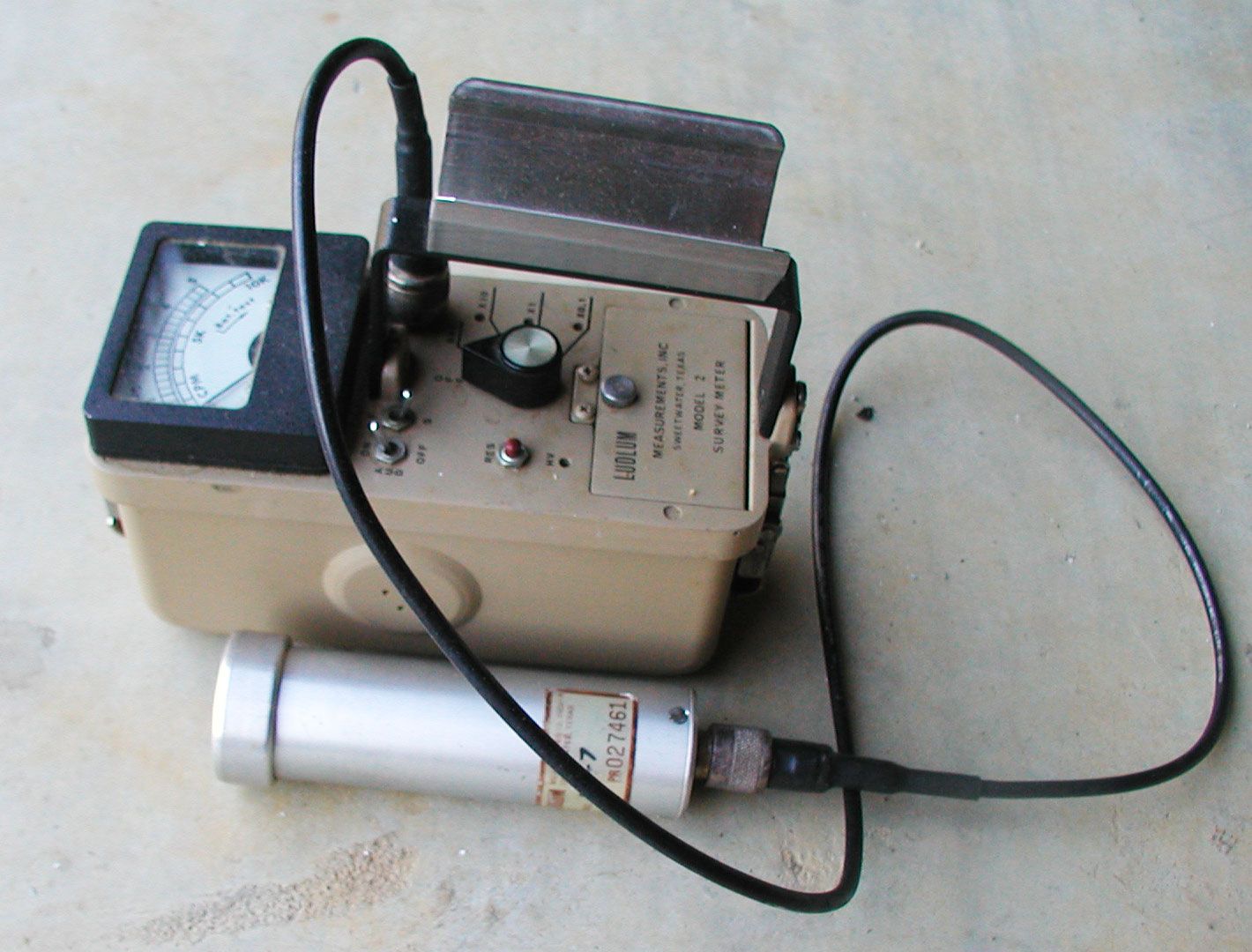 Ludlum Model 2 Survey Meter w Model 44 7 Detector
